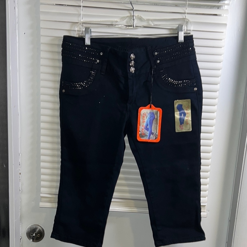 Stylish Black Cropped Women's Jeans